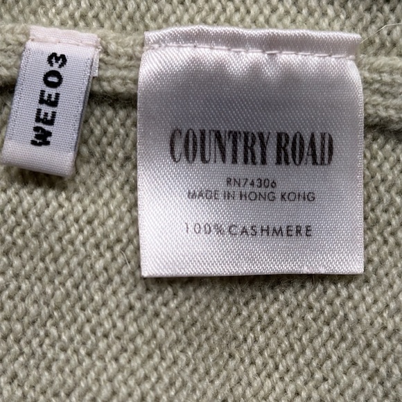 Beautiful Long Sleeve Funnel Neck Cashmere Sweater - Picture 6 of 6